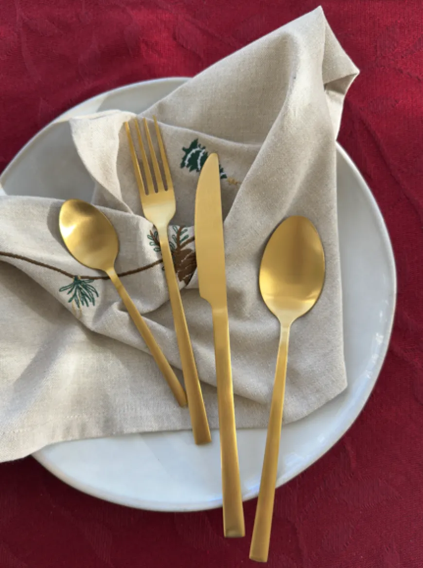 Bestiksæt 16 dele i Guld farve.