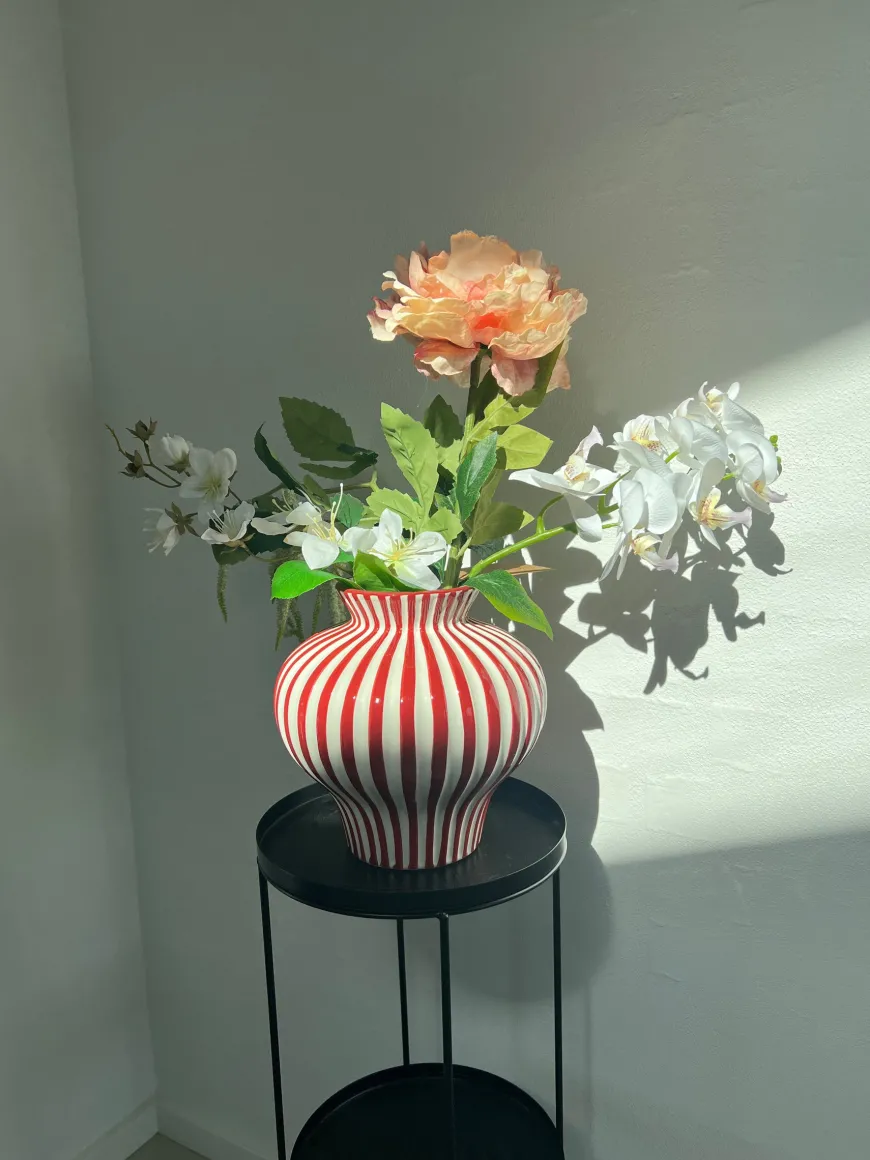 BETSY Vase (Ø 21 x 21cm) Burgandy Stribe