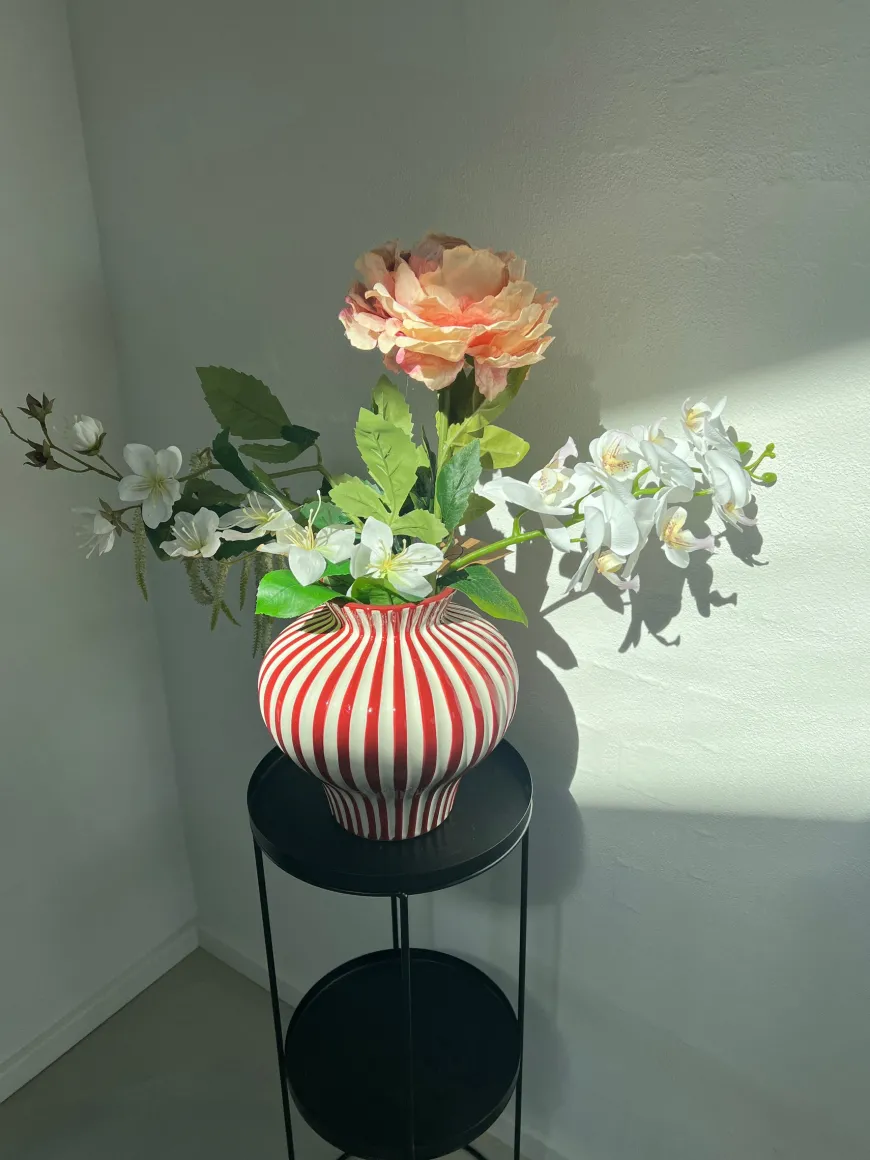 BETSY Vase (Ø 21 x 21cm) Burgandy Stribe