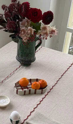 Bordløber m. Rød Broderi Kant (30x180cm)