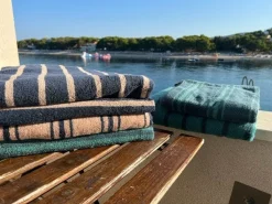 CALIX Håndklæde (50x100cm) Rose Smoke/Insignia Blue