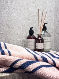 CALIX Håndklæde (50x100cm) Rose Smoke/Insignia Blue