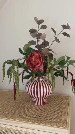 Evighedsbuket Efterårsglød m. Pæon og Røde Detaljer