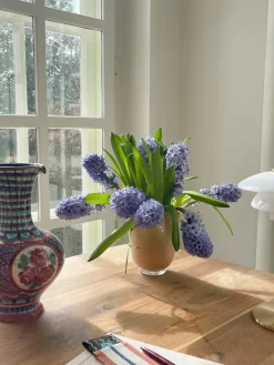 Glasvase m/folder, cremefarvet