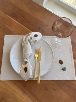 Juledækkeserviet m Grankogle Broderi (30x45cm)