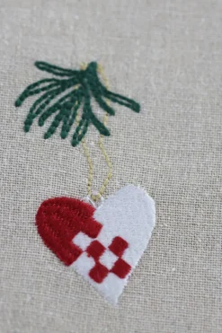 Juledækkeserviet m Hjerte Broderi (30x45cm)