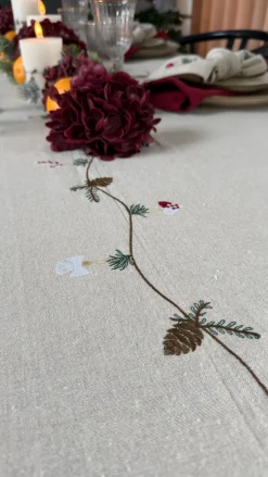 Juledug m Broderi (140x320cm)