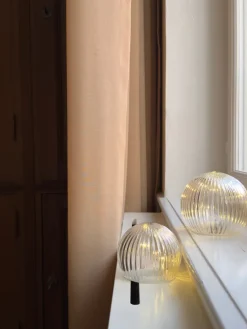 Lille Glas Kugle m. LED (10x7,5cm)