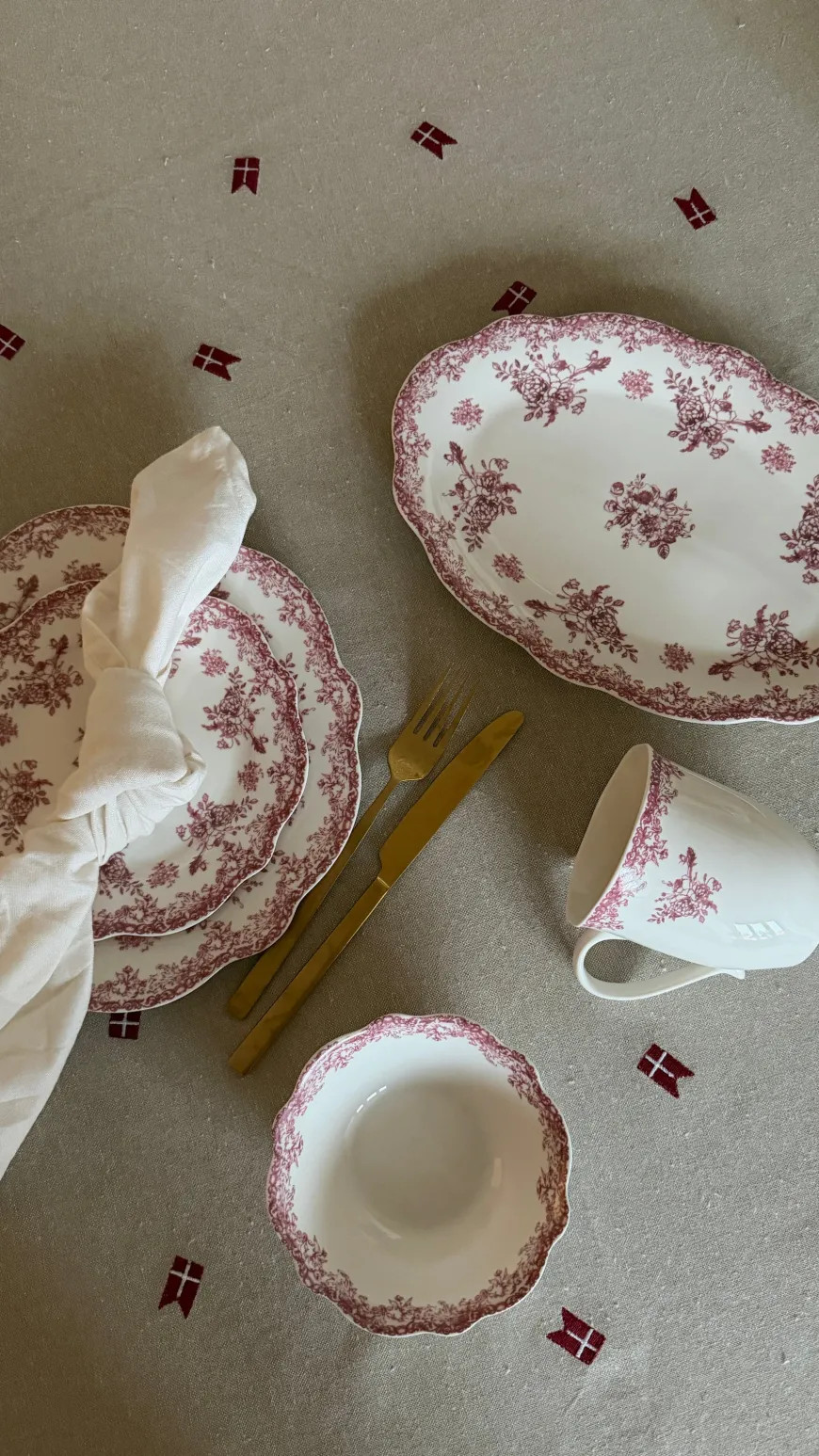 Oval Fad DINNA (30,6x21x2,4 cm) Bordeaux