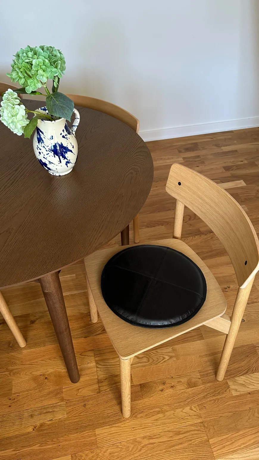 Rund Skindpude. Sort