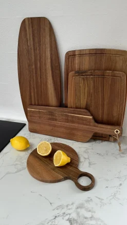 Skærebræt i Flaskeform m 2 osteknive( 45x15,6x1,5cm)