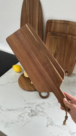 Skærebræt i Flaskeform m 2 osteknive( 45x15,6x1,5cm)