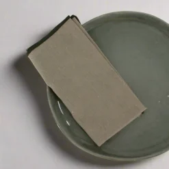 Stofserviet ( 40x40cm). Royal Grå m. Grøn Kant