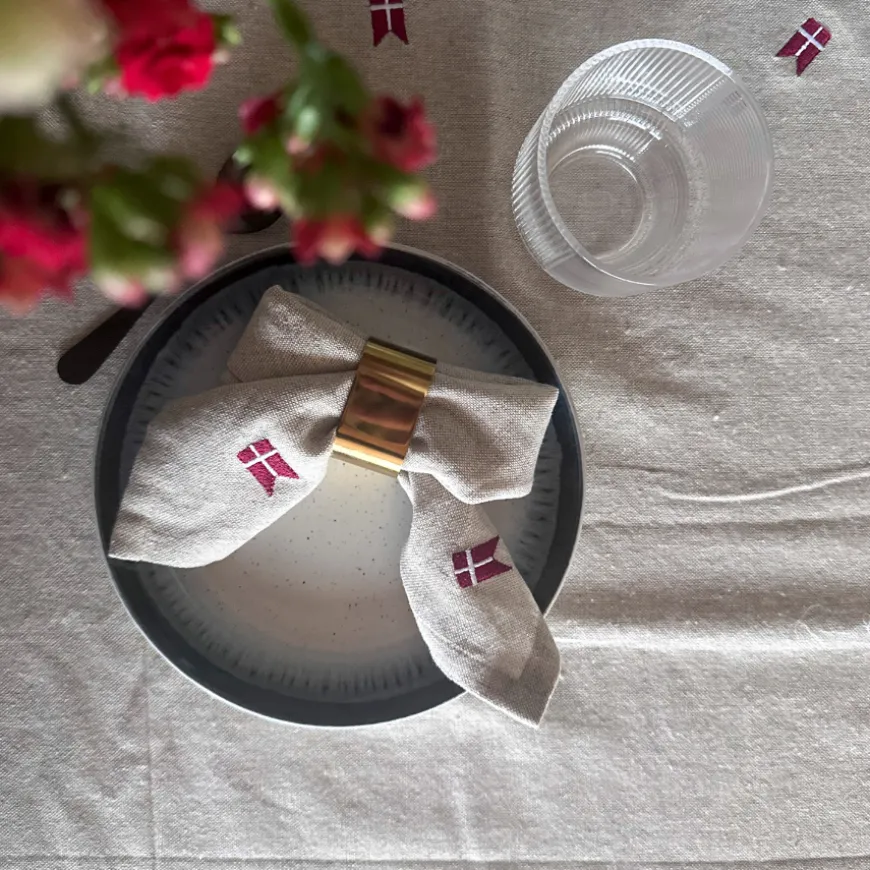 Stofserviet m. Broderet Dansk flag( 40x40cm) Hørfarve