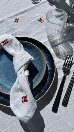 Stofserviet m. Broderet Dansk flag. (40x40cm) Hvid